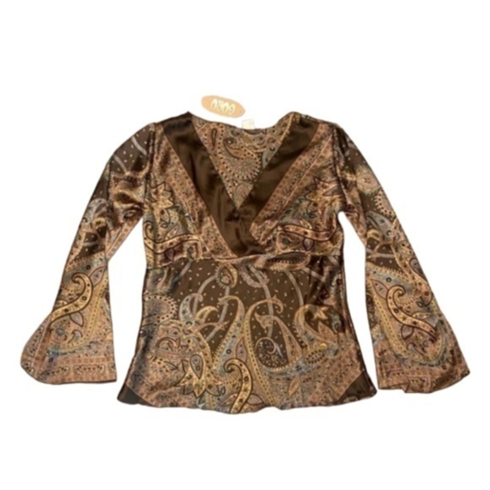 New no tags GURU size XL (12/14) women’s beautiful top. Metallic colours.